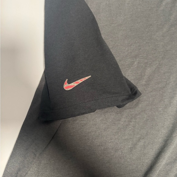 Nike Gray and Black Short Sleeve Tee - Picture 9 of 10